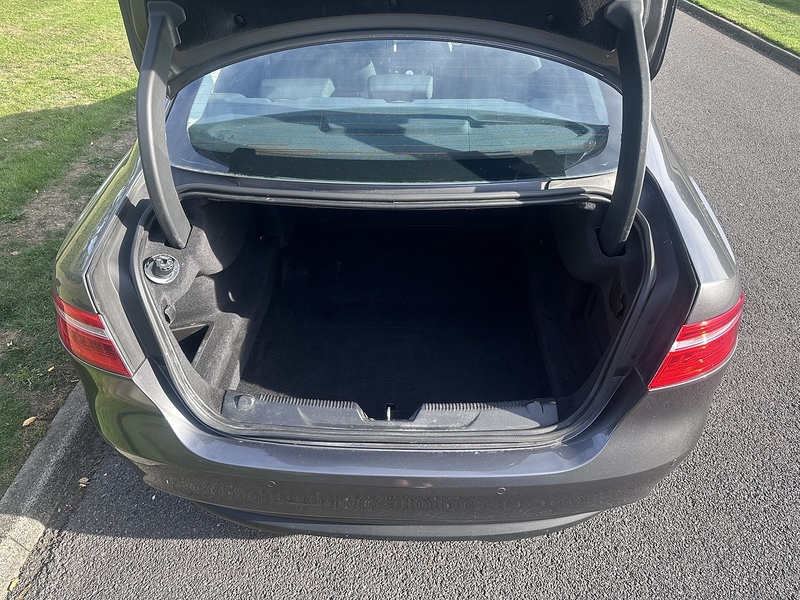 Jaguar d SE Saloon 2.0 Manual Diesel