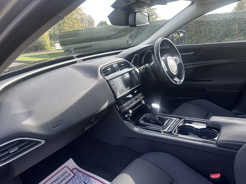 Jaguar d SE Saloon 2.0 Manual Diesel