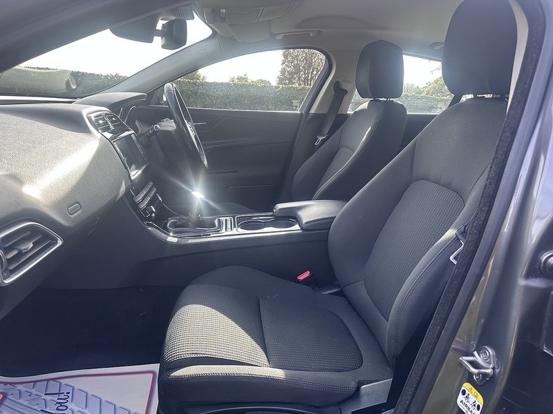 Jaguar d SE Saloon 2.0 Manual Diesel