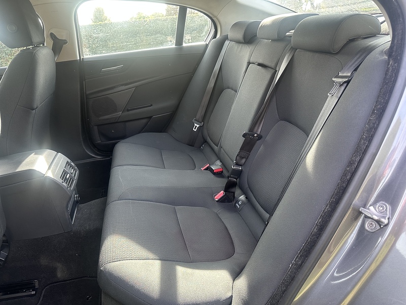 Jaguar d SE Saloon 2.0 Manual Diesel