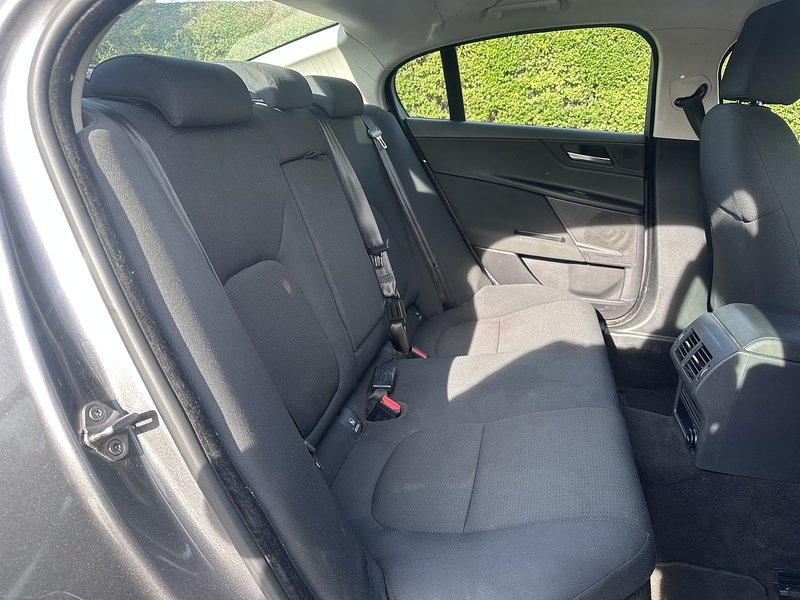 Jaguar d SE Saloon 2.0 Manual Diesel