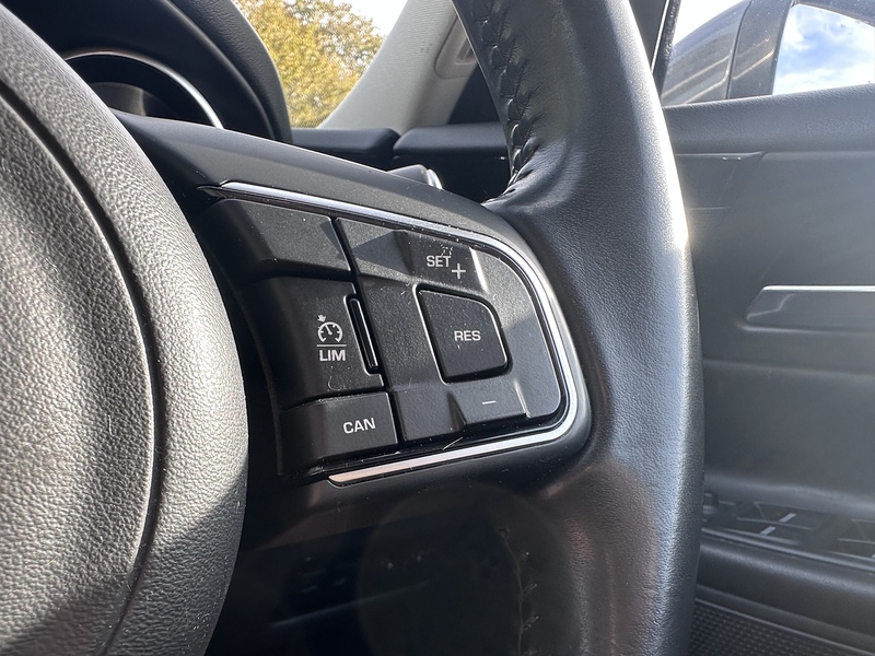 Jaguar d SE Saloon 2.0 Manual Diesel