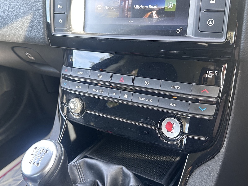 Jaguar d SE Saloon 2.0 Manual Diesel