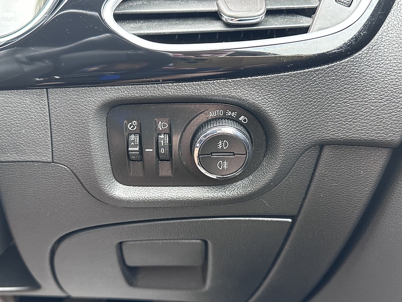 Vauxhall i SRi Hatchback 1.4 Manual Petrol