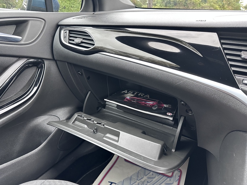 Vauxhall i SRi Hatchback 1.4 Manual Petrol