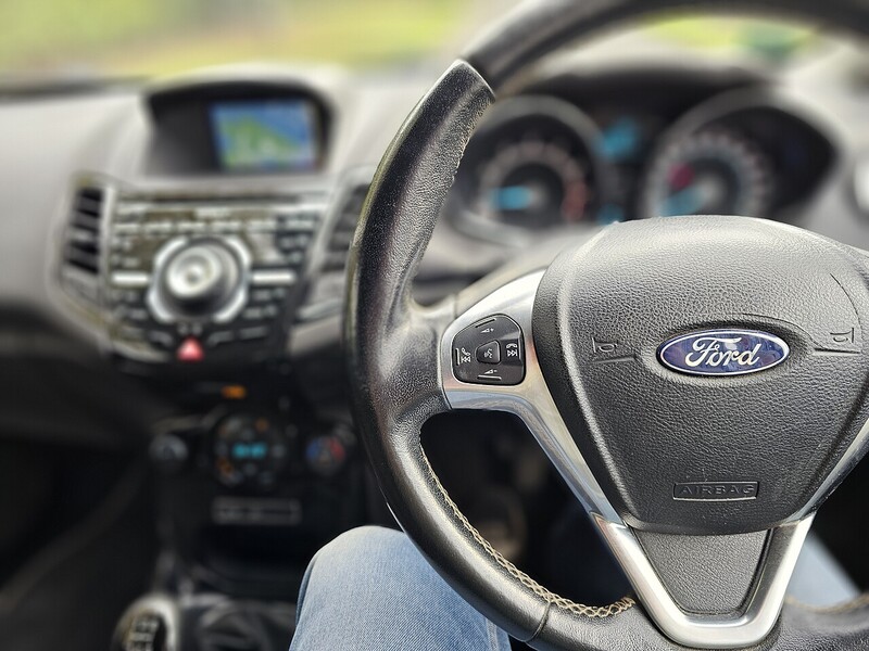 Ford T EcoBoost Titanium Hatchback 1.0 Manual Petrol