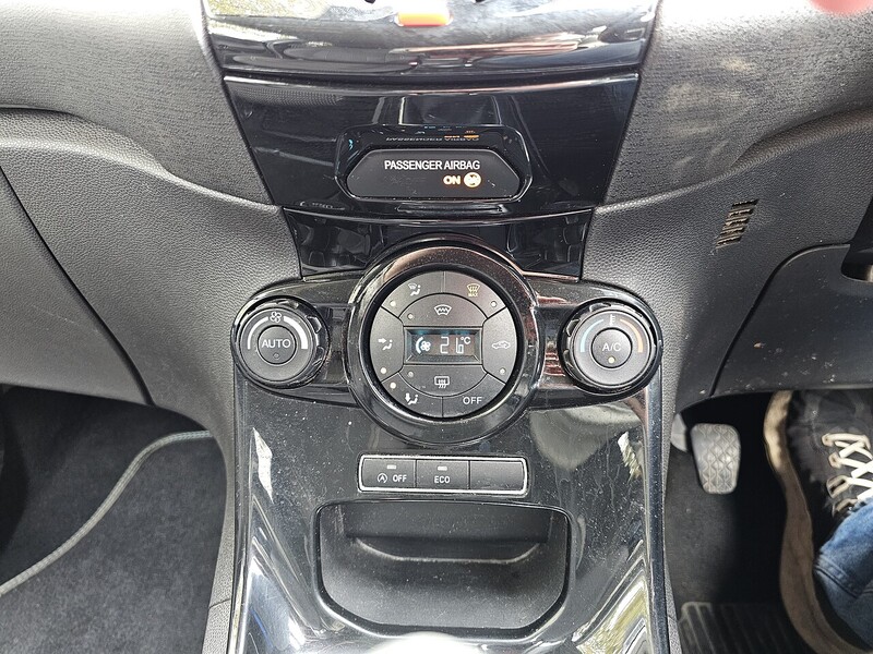 Ford T EcoBoost Titanium Hatchback 1.0 Manual Petrol