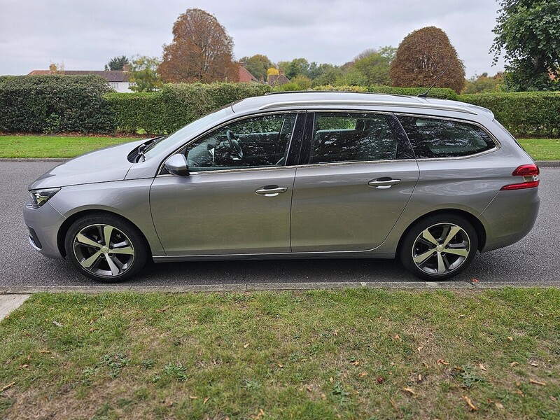 Peugeot PureTech Allure Estate 1.2 Manual Petrol