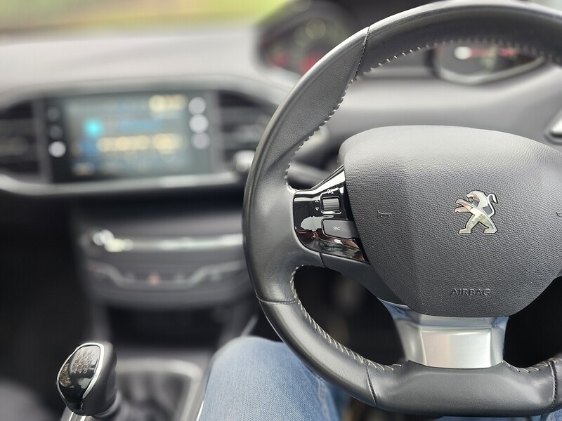 Peugeot PureTech Allure Estate 1.2 Manual Petrol