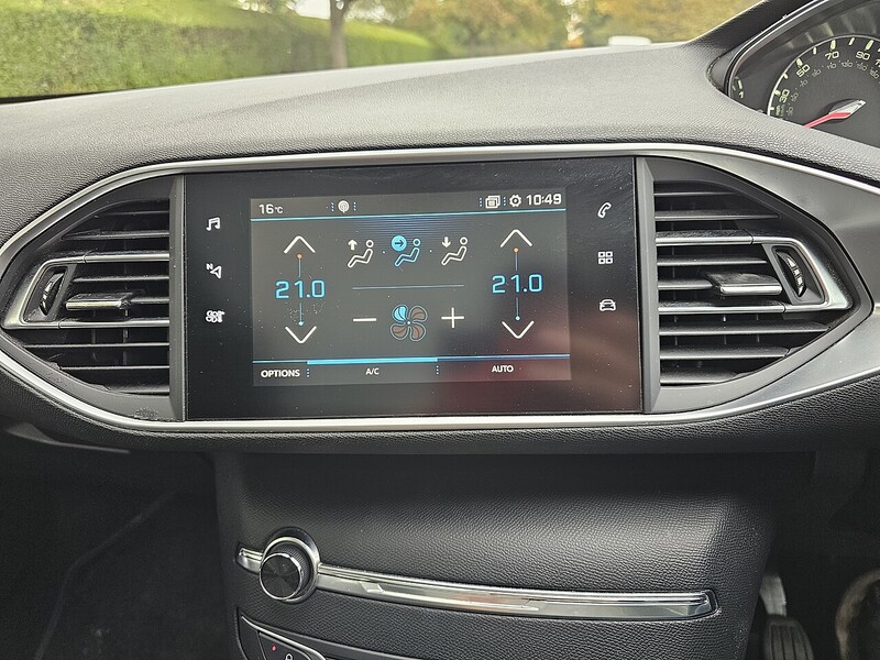 Peugeot PureTech Allure Estate 1.2 Manual Petrol