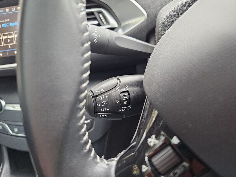 Peugeot PureTech Allure Estate 1.2 Manual Petrol