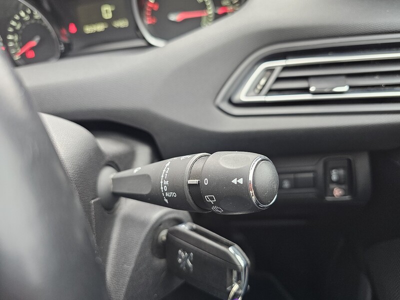 Peugeot PureTech Allure Estate 1.2 Manual Petrol