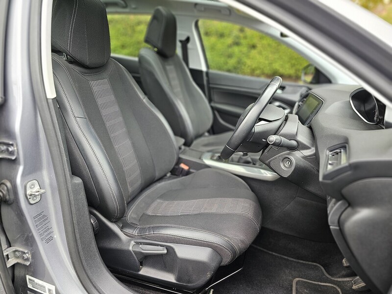 Peugeot PureTech Allure Estate 1.2 Manual Petrol