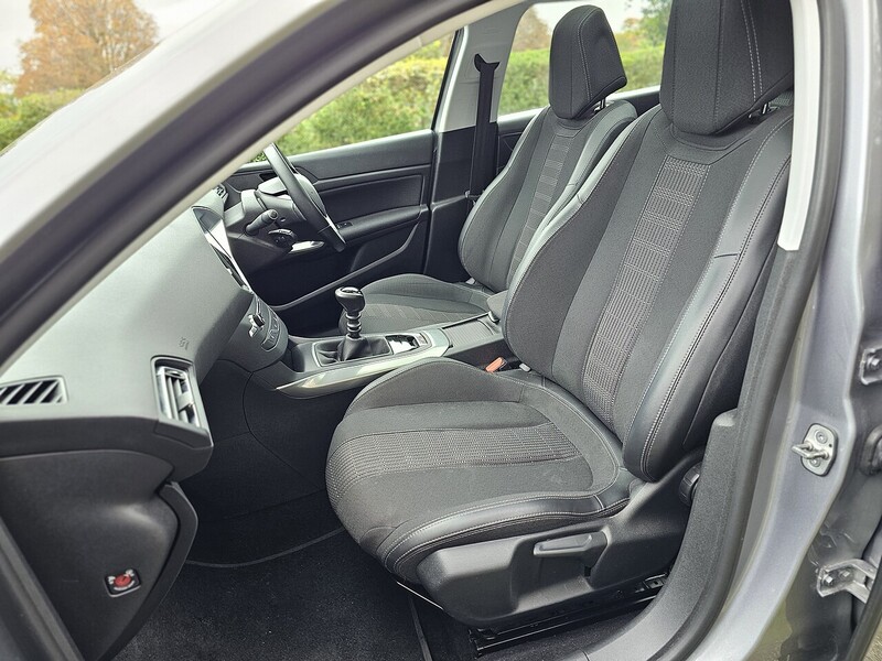 Peugeot PureTech Allure Estate 1.2 Manual Petrol