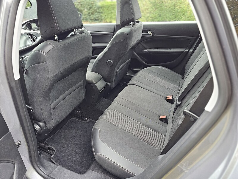 Peugeot PureTech Allure Estate 1.2 Manual Petrol