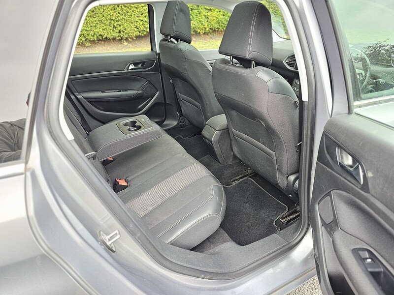 Peugeot PureTech Allure Estate 1.2 Manual Petrol