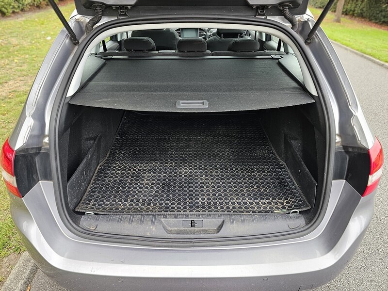 Peugeot PureTech Allure Estate 1.2 Manual Petrol