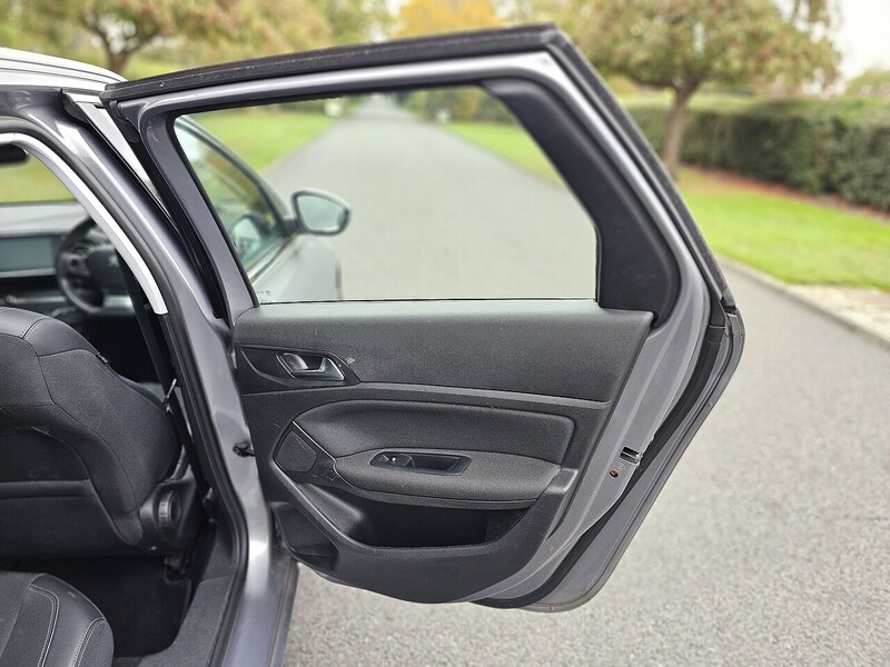 Peugeot PureTech Allure Estate 1.2 Manual Petrol