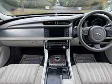Jaguar XF d Portfolio 