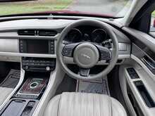 Jaguar XF d Portfolio 