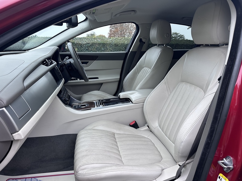 Jaguar d Portfolio Saloon 2.0 Automatic Diesel