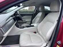 Jaguar XF d Portfolio 