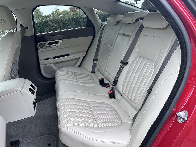 Jaguar d Portfolio Saloon 2.0 Automatic Diesel