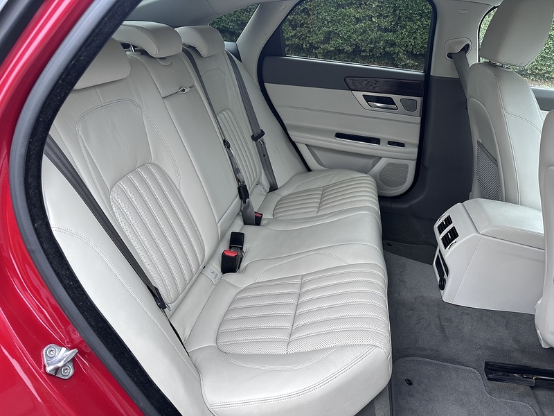 Jaguar d Portfolio Saloon 2.0 Automatic Diesel