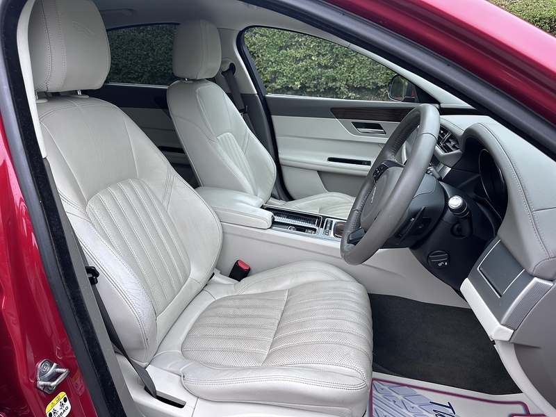 Jaguar d Portfolio Saloon 2.0 Automatic Diesel