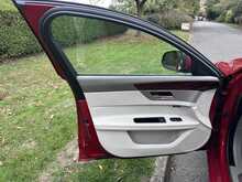 Jaguar XF d Portfolio 