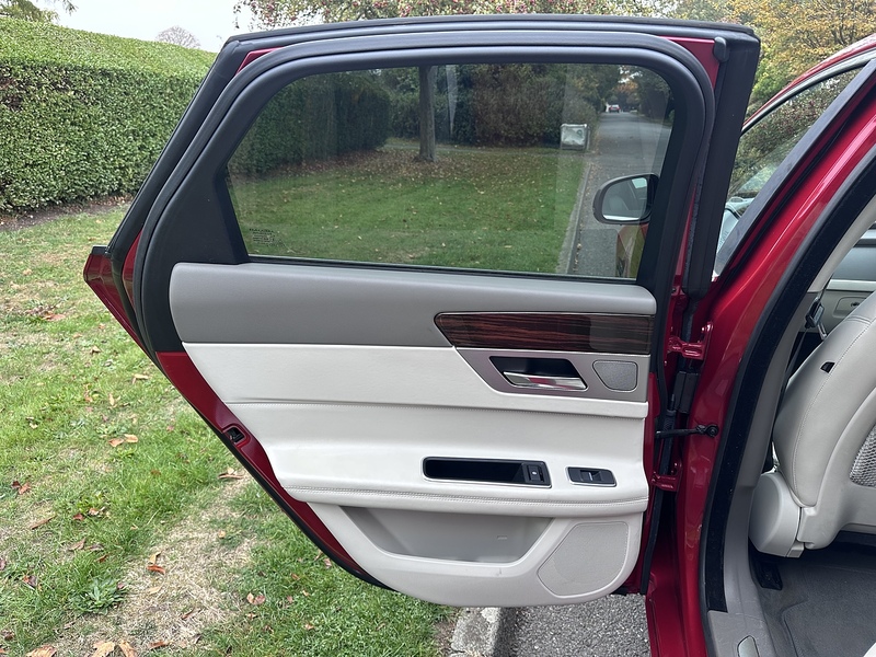 Jaguar d Portfolio Saloon 2.0 Automatic Diesel