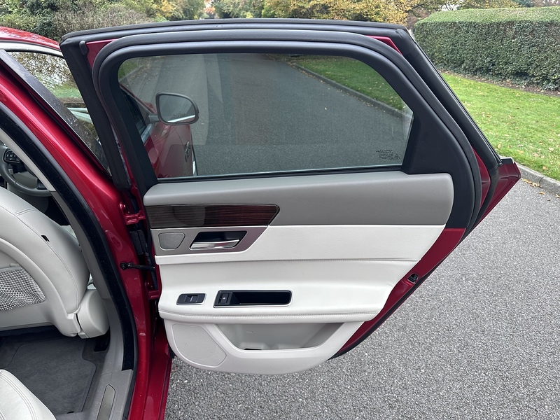 Jaguar d Portfolio Saloon 2.0 Automatic Diesel