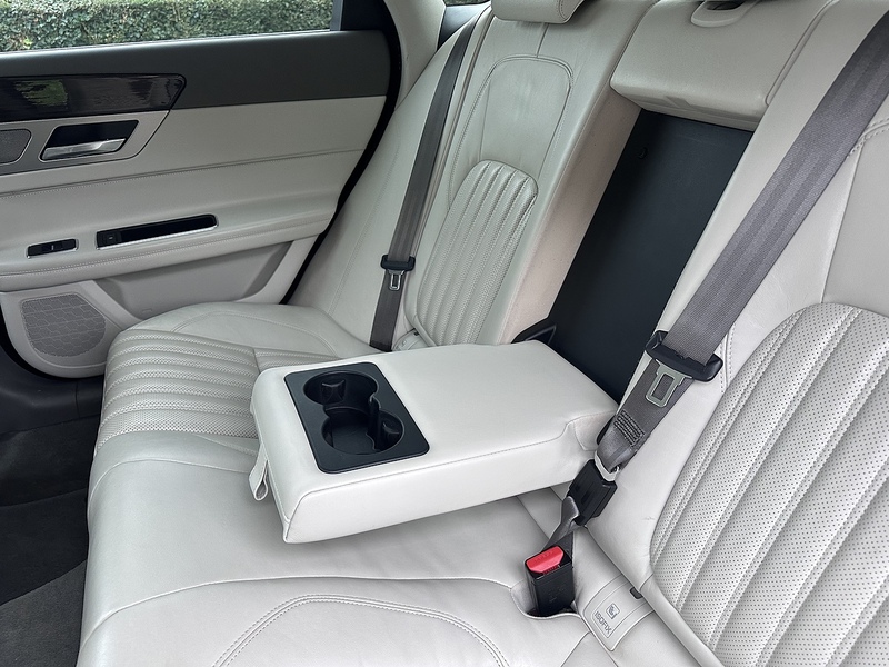 Jaguar d Portfolio Saloon 2.0 Automatic Diesel