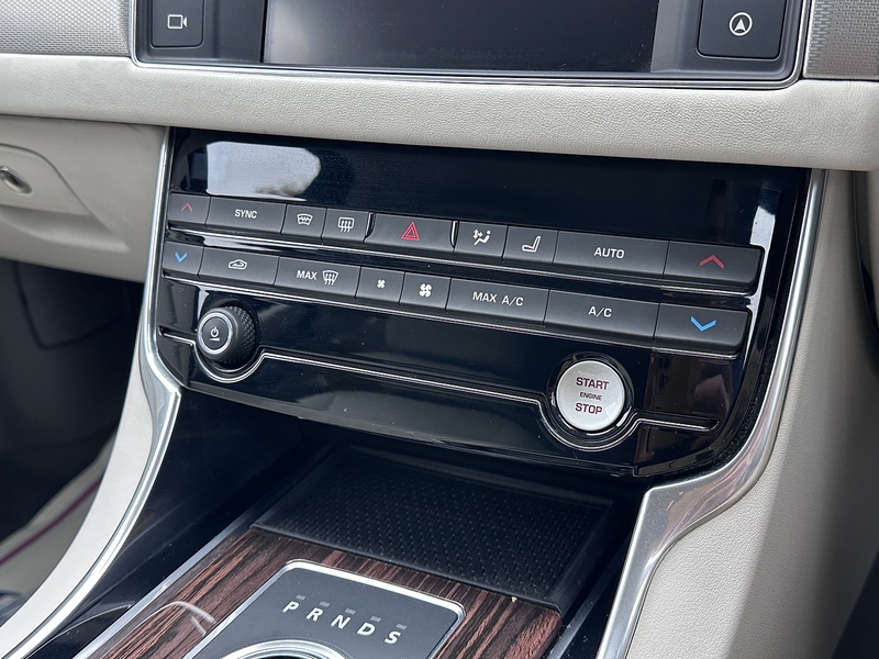 Jaguar d Portfolio Saloon 2.0 Automatic Diesel