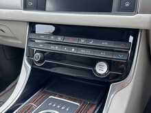 Jaguar XF d Portfolio 