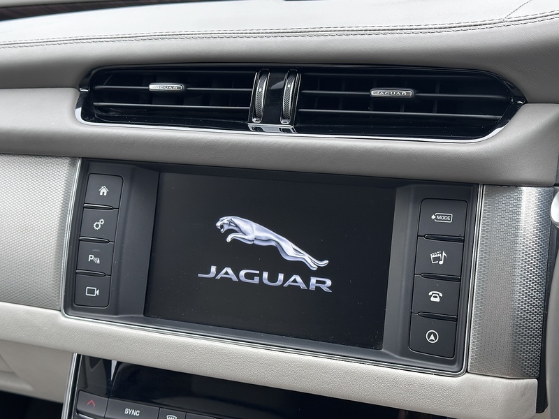 Jaguar d Portfolio Saloon 2.0 Automatic Diesel