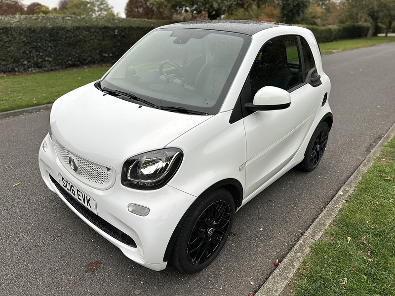 Smart T Edition White Coupe 0.9 Manual Petrol