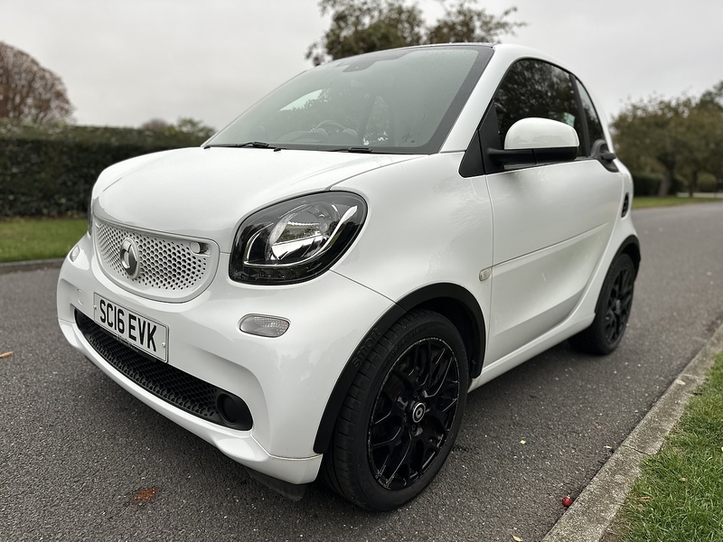Smart T Edition White Coupe 0.9 Manual Petrol