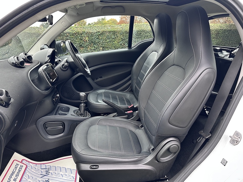 Smart T Edition White Coupe 0.9 Manual Petrol