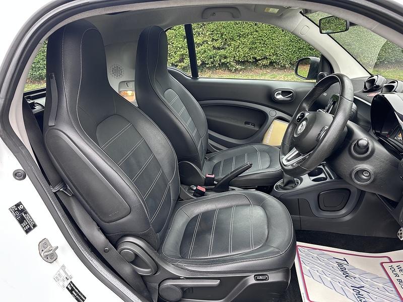 Smart T Edition White Coupe 0.9 Manual Petrol