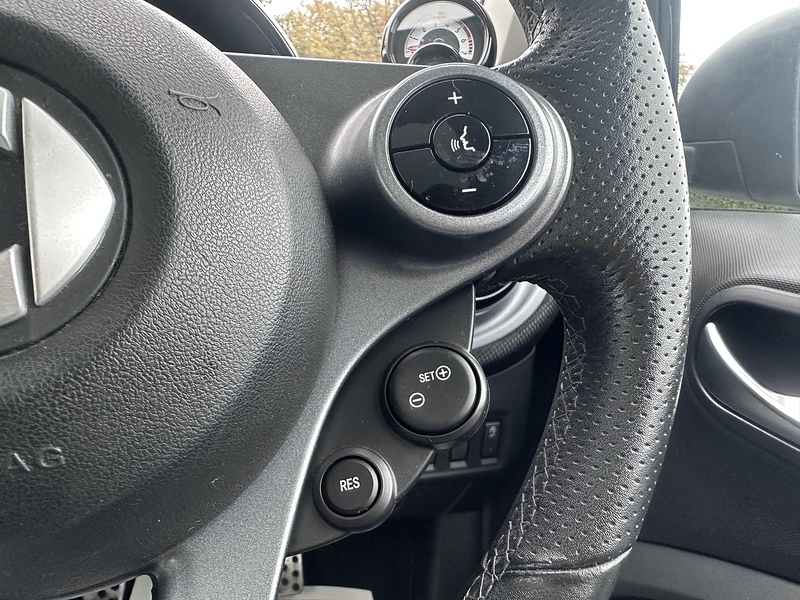 Smart T Edition White Coupe 0.9 Manual Petrol