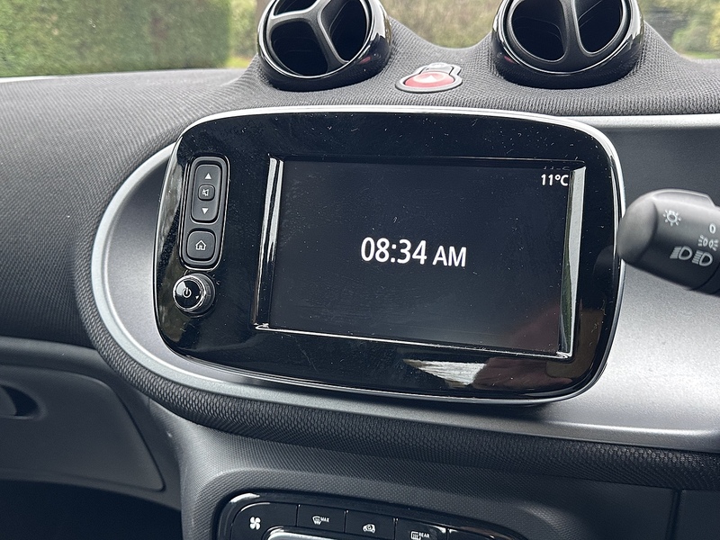 Smart T Edition White Coupe 0.9 Manual Petrol