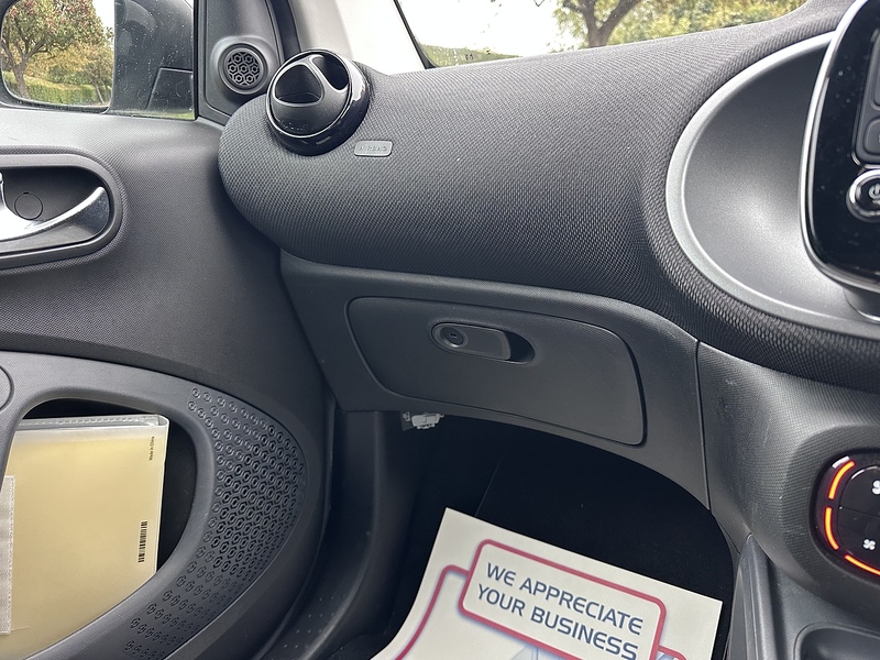 Smart T Edition White Coupe 0.9 Manual Petrol