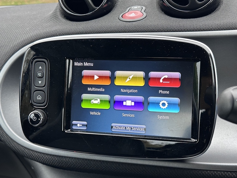 Smart T Edition White Coupe 0.9 Manual Petrol