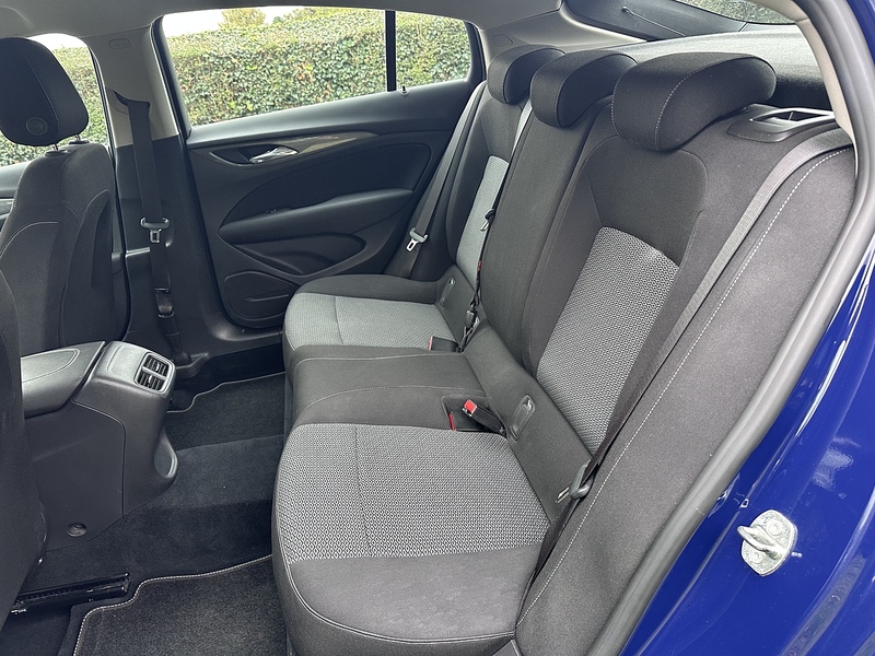 Vauxhall i Turbo Design Nav Hatchback 1.5 Manual Petrol