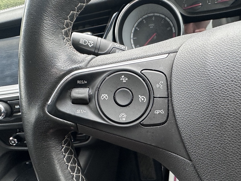 Vauxhall i Turbo Design Nav Hatchback 1.5 Manual Petrol