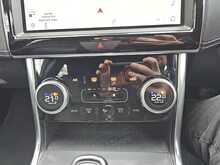 Jaguar XE D200 MHEV R-Dynamic SE 