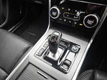 Jaguar XE D200 MHEV R-Dynamic SE 