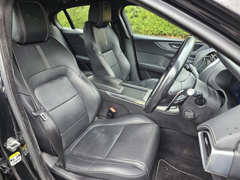 Jaguar D200 MHEV R-Dynamic SE Saloon 2.0 Automatic Diesel