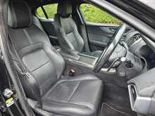 Jaguar XE D200 MHEV R-Dynamic SE 